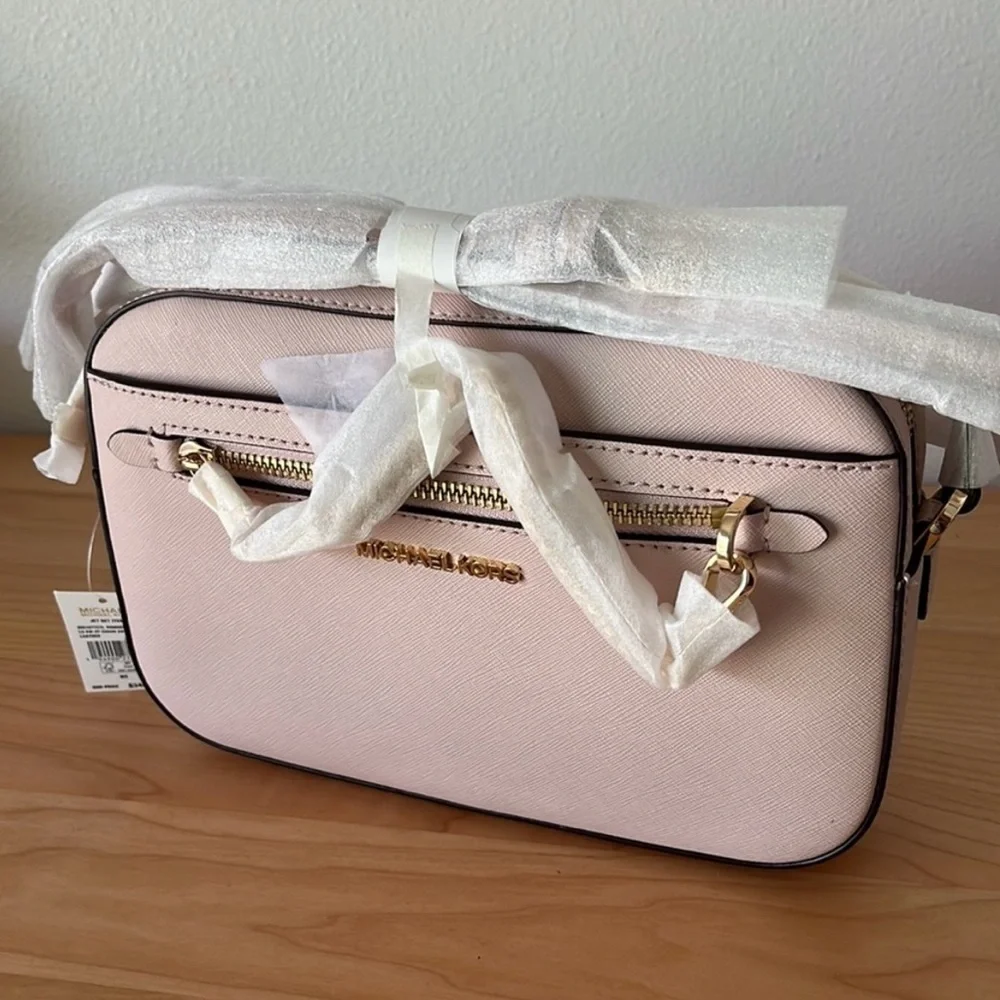Michael Kors color “powder